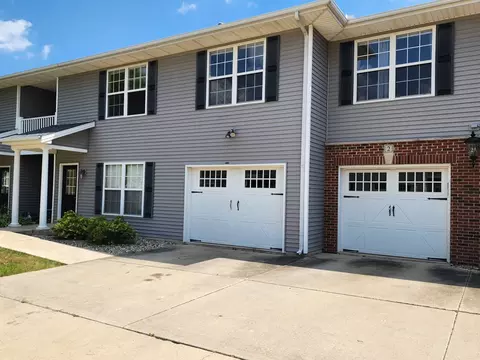 102 Essex Ln N #2, Savoy, IL 61874