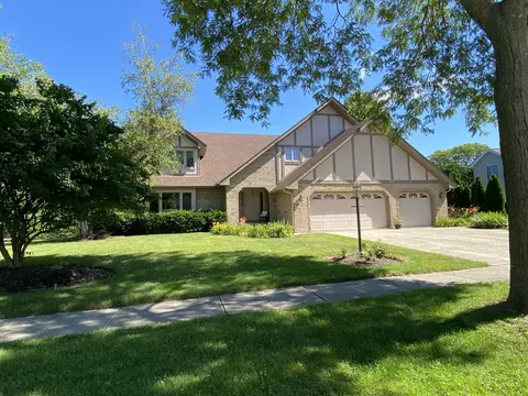 1221 Redwood Dr, Algonquin, IL 60102