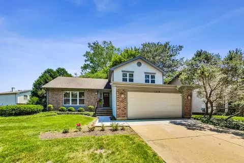 1134 Lockwood Ct W, Buffalo Grove, IL 60089