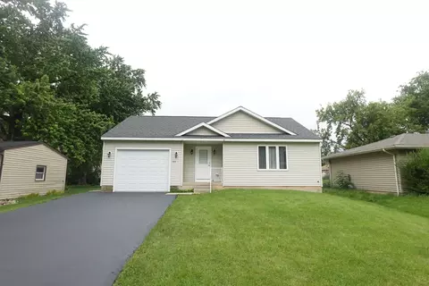 8922 Woody Trl, Wonder Lake, IL 60097