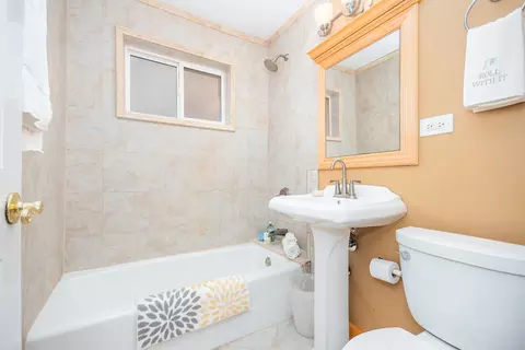 Bath - 5 E Peiffer Ave, Lemont, IL 60439 photo 1 of 1