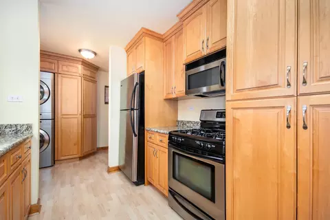 Kitchen - 5 E Peiffer Ave, Lemont, IL 60439 photo 2 of 2