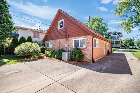 Exterior - 5 E Peiffer Ave, Lemont, IL 60439 photo 5 of 8