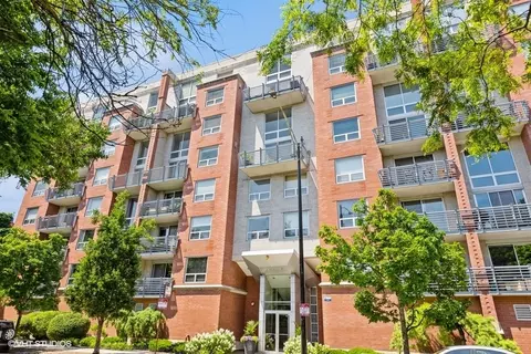1100 W Montrose Ave #505, Chicago, IL 60613
