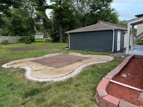 Exterior - 1105 Ridgeway Ave, Aurora, IL 60506 photo 2 of 4