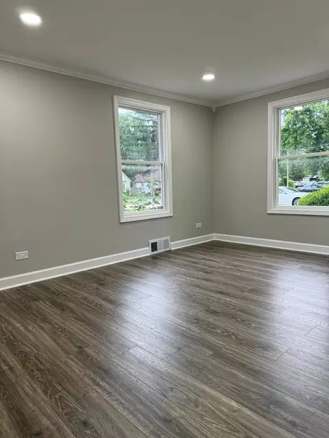 Living - 1105 Ridgeway Ave, Aurora, IL 60506 photo 4 of 5