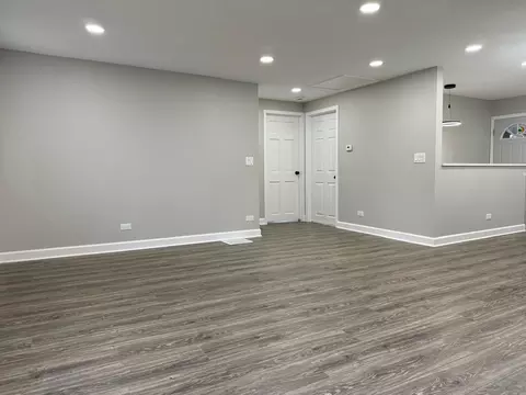 Living - 1105 Ridgeway Ave, Aurora, IL 60506 photo 3 of 5