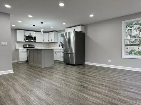 Living - 1105 Ridgeway Ave, Aurora, IL 60506 photo 1 of 5