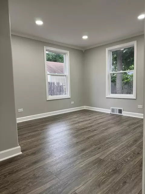 Living - 1105 Ridgeway Ave, Aurora, IL 60506 photo 5 of 5