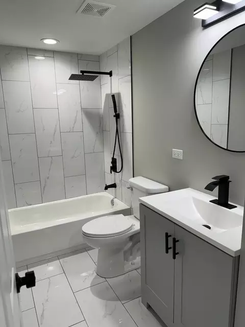 Bath - 1105 Ridgeway Ave, Aurora, IL 60506 photo 2 of 2