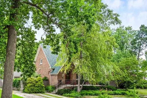 2020 E Jackson St, Bloomington, IL 61701 photo 2