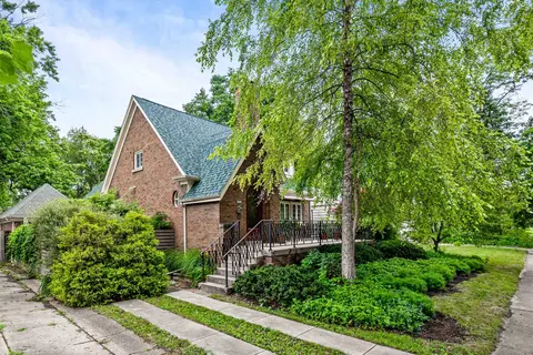 2020 E Jackson St, Bloomington, IL 61701
