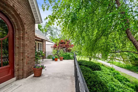 2020 E Jackson St, Bloomington, IL 61701 photo 4