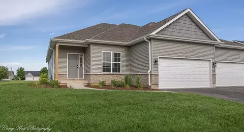 2232 Maggie Ln, Sycamore, IL 60178