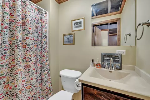 Bath - 1605 Locust Rd, Morris, IL 60450 photo 5 of 5