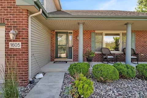 Exterior - 1605 Locust Rd, Morris, IL 60450 photo 2 of 7