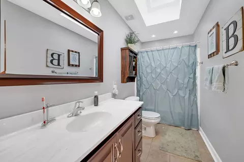 Bath - 1605 Locust Rd, Morris, IL 60450 photo 4 of 5