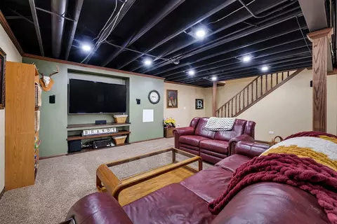 Living - 1605 Locust Rd, Morris, IL 60450 photo 4 of 4