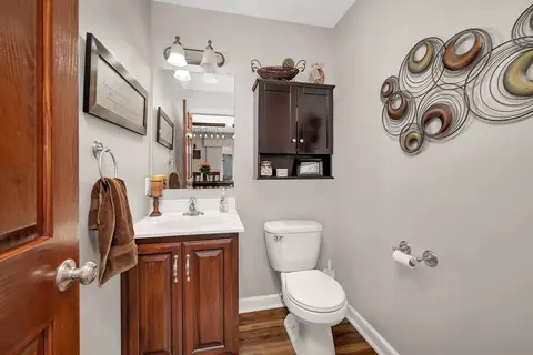Bath - 1605 Locust Rd, Morris, IL 60450 photo 1 of 5