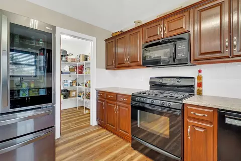 Kitchen - 1605 Locust Rd, Morris, IL 60450 photo 3 of 4