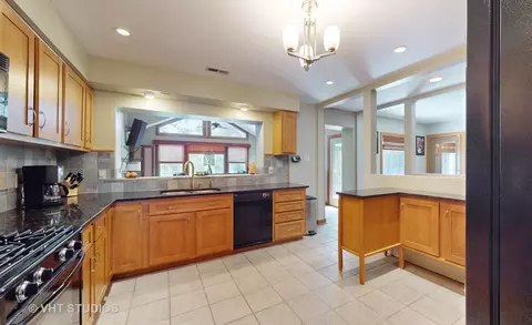 8351 Meadowbrook Dr, Burr Ridge, IL 60527 photo 11