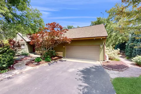 8351 Meadowbrook Dr, Burr Ridge, IL 60527 photo 3