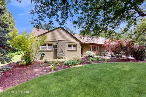 8351 Meadowbrook Dr, Burr Ridge, IL 60527