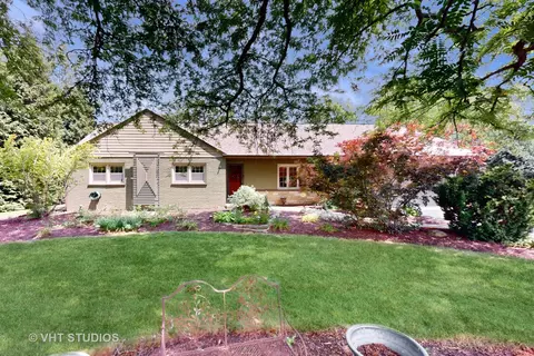 8351 Meadowbrook Dr, Burr Ridge, IL 60527 photo 2