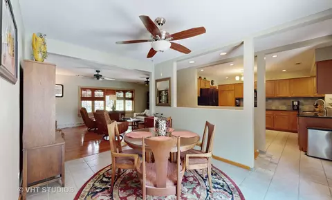 8351 Meadowbrook Dr, Burr Ridge, IL 60527 photo 9
