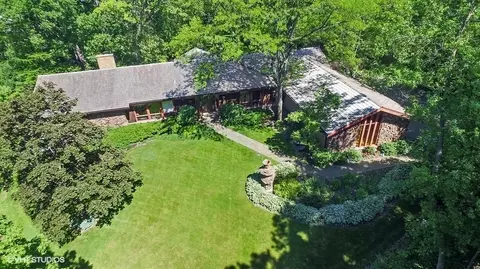 1585 Tara Ln, Lake Forest, IL 60045
