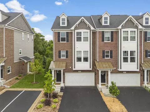 939 Coletta Cir, Naperville, IL 60563