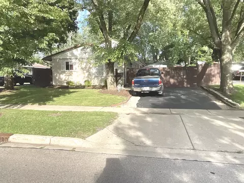 412 Tulsa Ave, Carpentersville, IL 60110