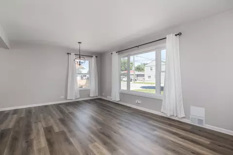 Living - 3644 Ruby St, Franklin Park, IL 60131 photo 3 of 5