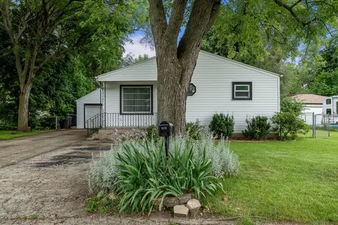 243 E Greenview Ave, Machesney Park, IL 61115