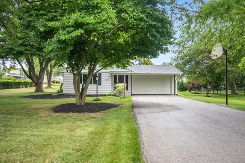 33 E Pleasantview Dr, Oswego, IL 60543