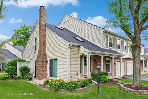 501 Crossing Ct, Rolling Meadows, IL 60008 photo 2