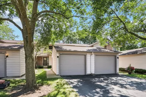 125 Windsor Dr, Vernon Hills, IL 60061
