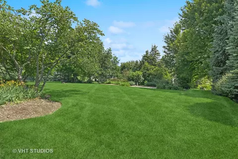 Exterior - 3561 Lakeview Dr, Algonquin, IL 60102 photo 2 of 3