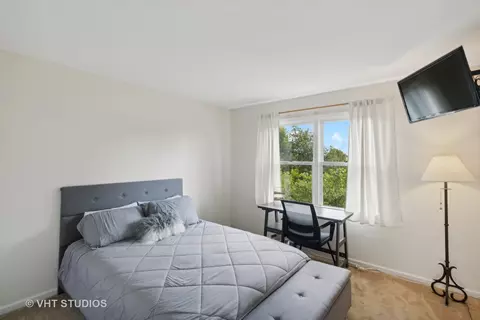 Bedroom - 3561 Lakeview Dr, Algonquin, IL 60102 photo 2 of 4