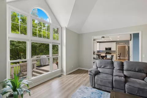 Living - 3561 Lakeview Dr, Algonquin, IL 60102 photo 3 of 3