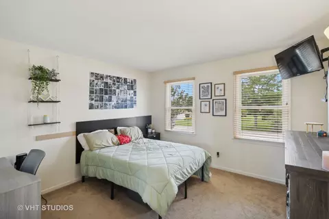 Bedroom - 3561 Lakeview Dr, Algonquin, IL 60102 photo 3 of 4