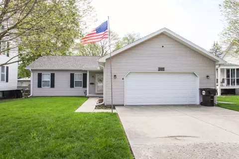 203 Elm St, Le Roy, IL 61752