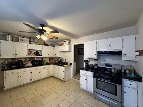 Kitchen - 315 Douglas Ave, Elgin, IL 60120 photo 1 of 4