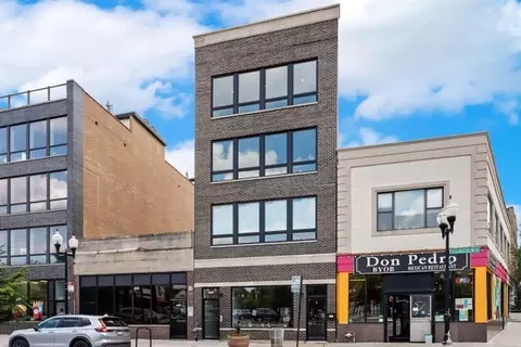 4062 N Lincoln Ave #4, Chicago, IL 60618