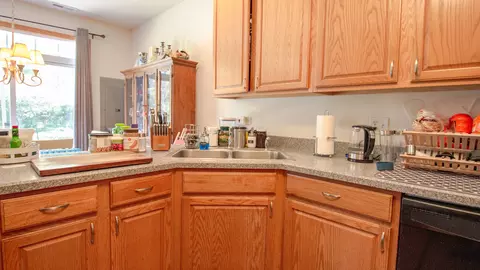 Kitchen - 1435 Millbrook Dr, Algonquin, IL 60102 photo 2 of 3