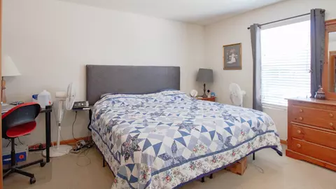 Bedroom - 1435 Millbrook Dr, Algonquin, IL 60102 photo 2 of 3