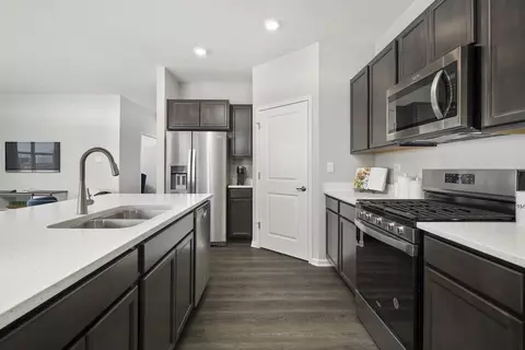 Kitchen - 930 Savannah Ln, Algonquin, IL 60102 photo 9 of 10