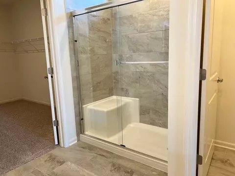Bath - 930 Savannah Ln, Algonquin, IL 60102 photo 4 of 6