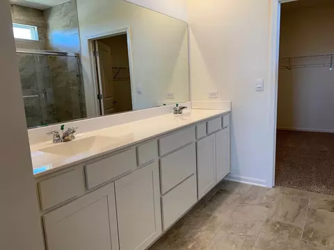 Bath - 930 Savannah Ln, Algonquin, IL 60102 photo 3 of 6