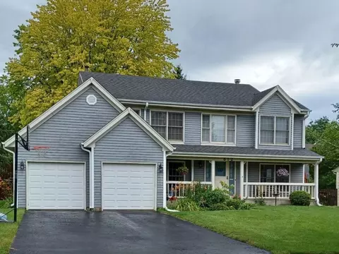612 Longacre Ln, Island Lake, IL 60042